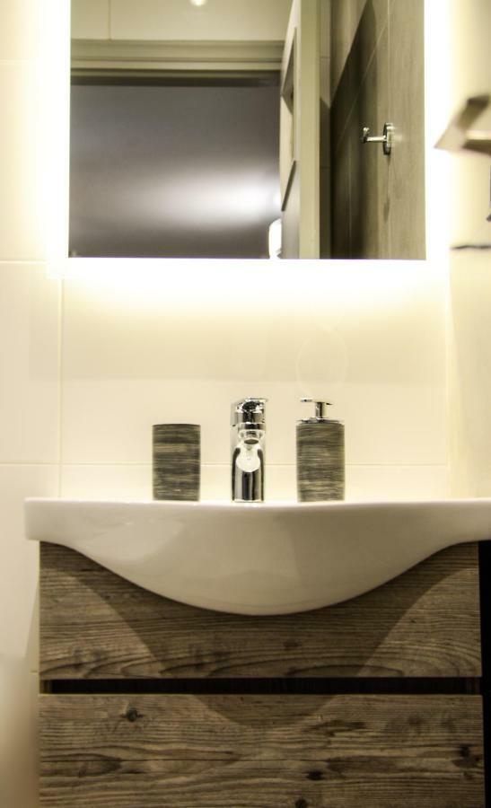 Leon Cozy Apartment Atene Esterno foto